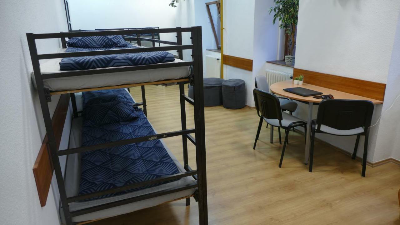 Hostel Hub55 Co-working *